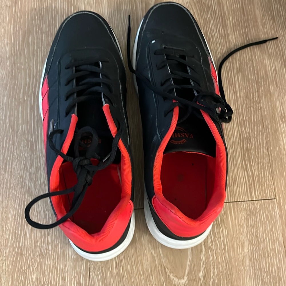 Waterproof sport shoe.   Very little wear